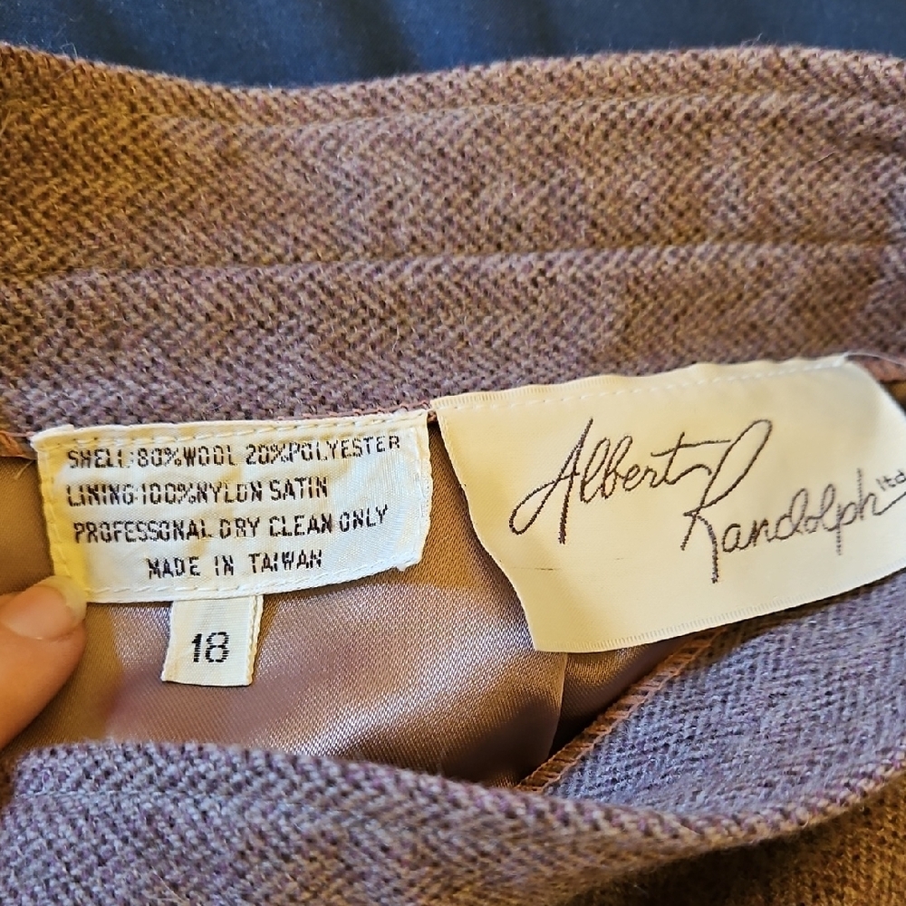 Elegant Vintage Wool Pink Skirt - Picture 2 of 6